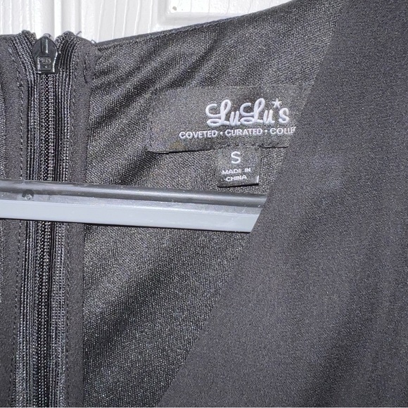 Lulu’s Black V Neck Dress with Sleeves Size Small🖤 - Picture 3 of 6